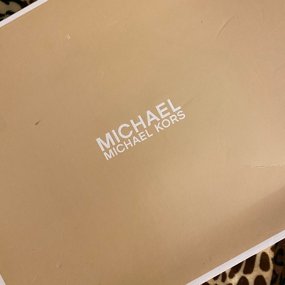 Michael Kors chase ankle boots - Picture 4 of 10